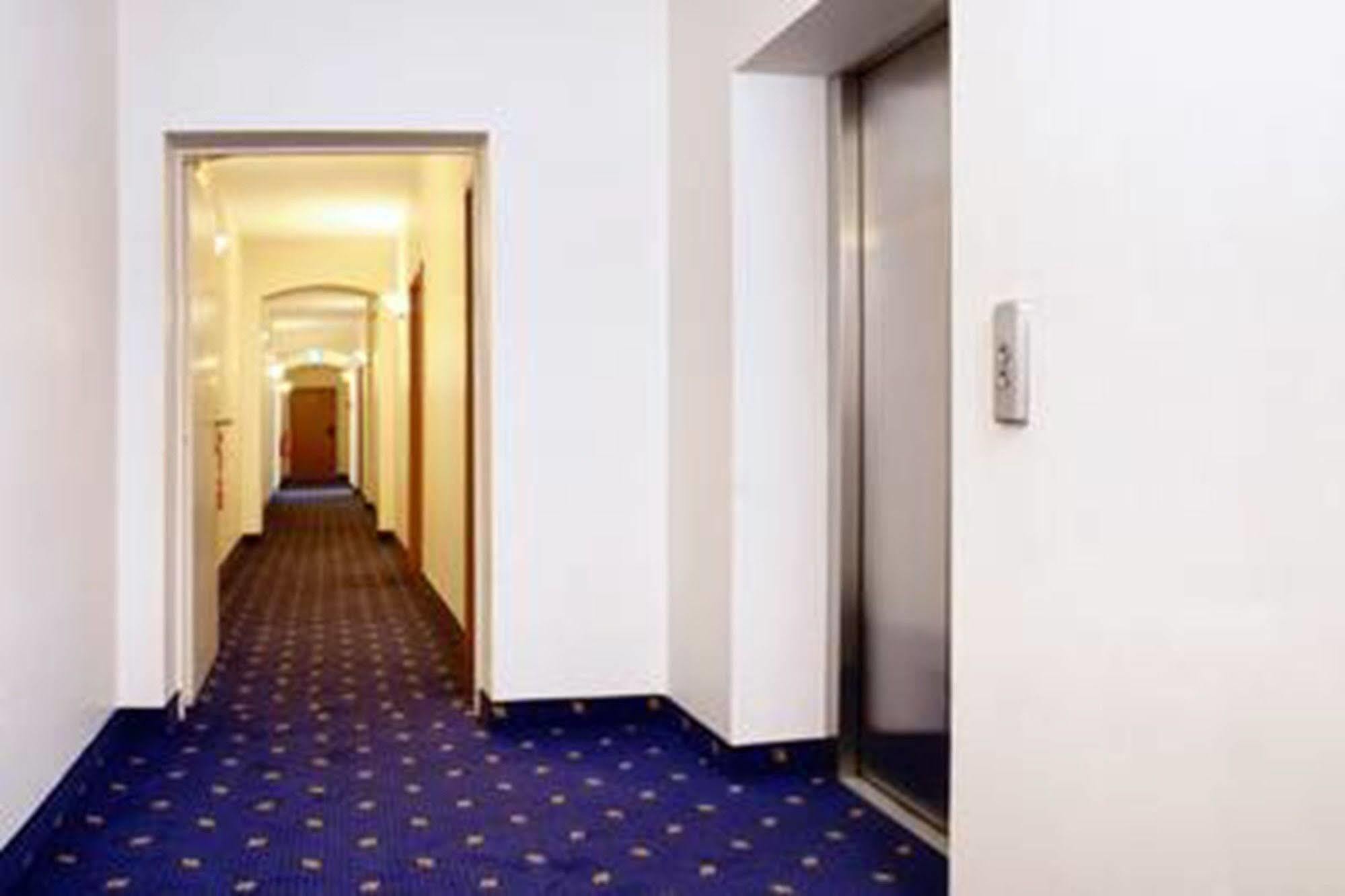Hotel Atrium Charlottenburg 3*