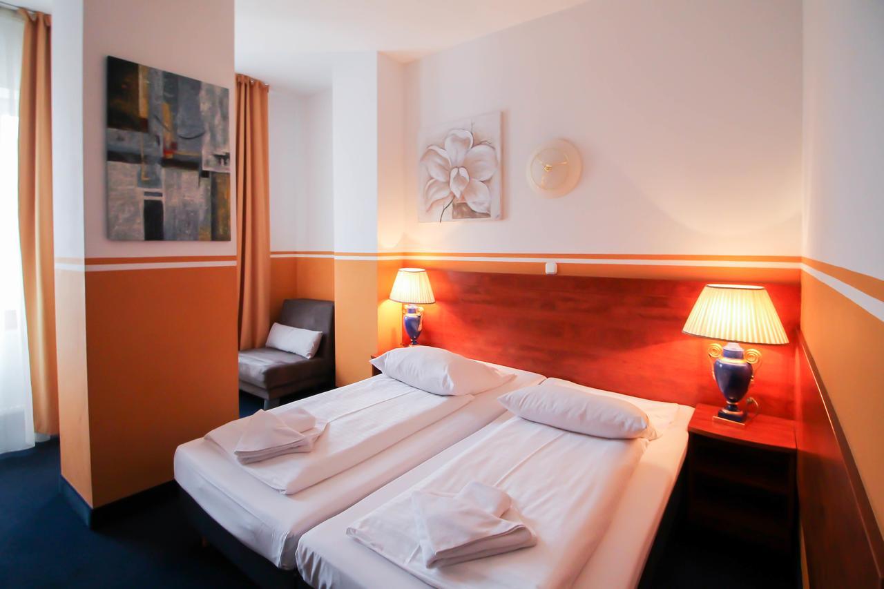 Atrium Charlottenburg 3*